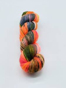 Trekkingwolle-Sockenwolle-handgefärbt-grau-neonfarben